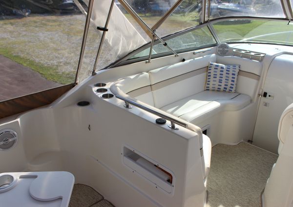 Rinker 270 Express Cruiser image