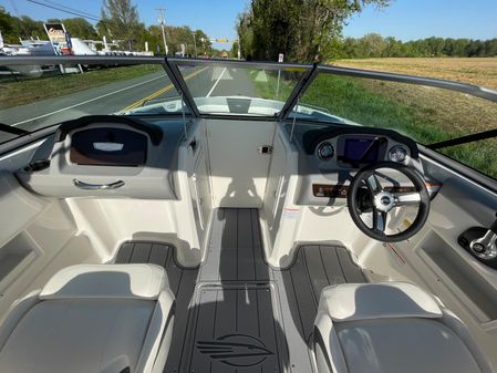 Chaparral 23 SSi image