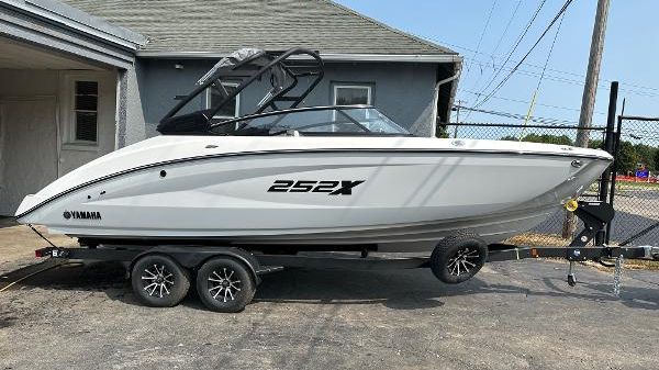 Yamaha Boats 252XE 
