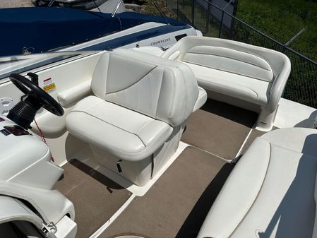 Larson CABRIO-254-MID-CABIN image