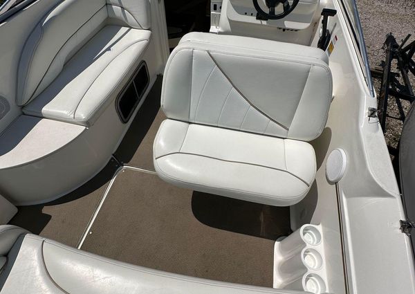 Larson CABRIO-254-MID-CABIN image