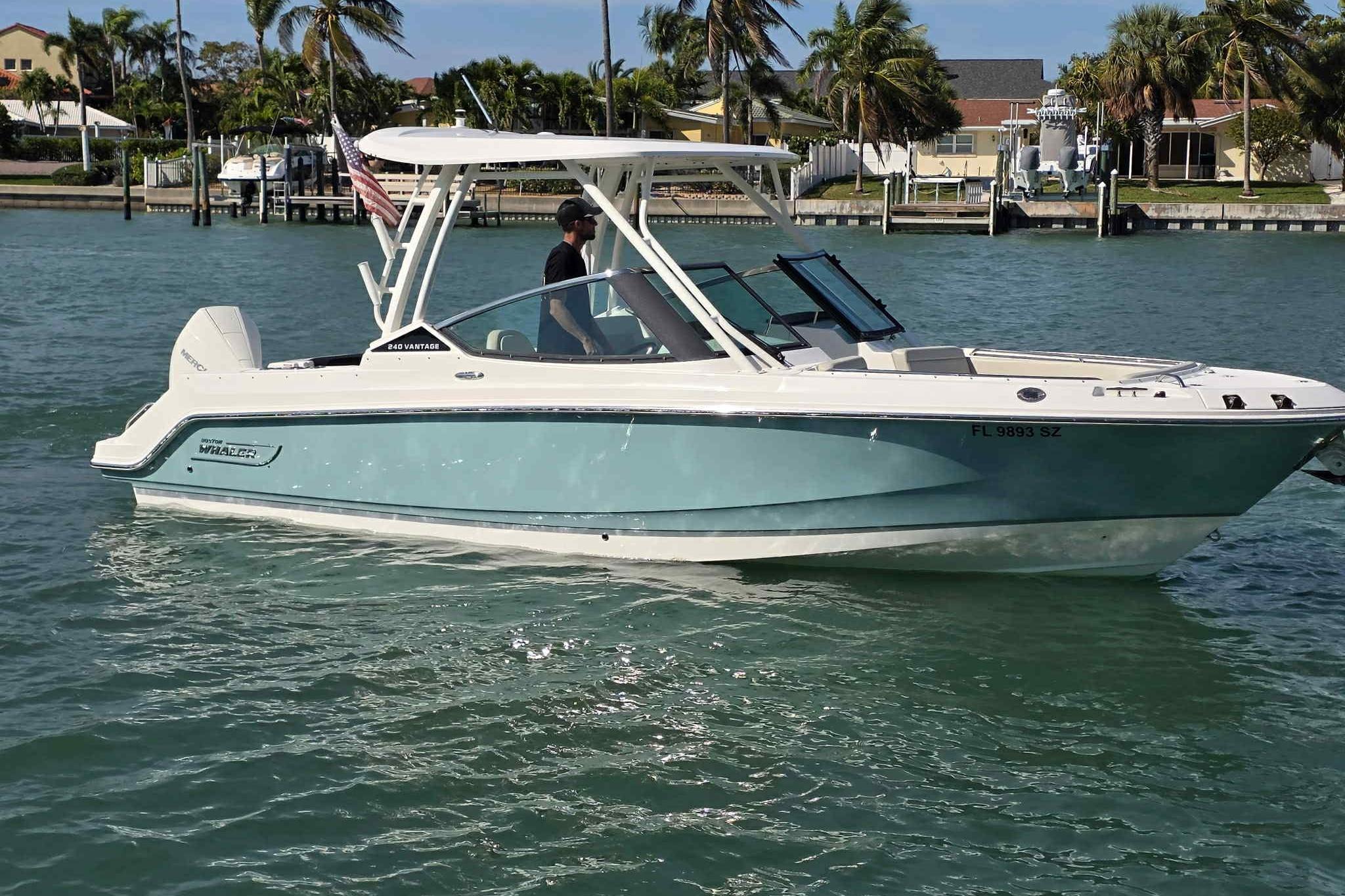 2021 Boston Whaler 240 vantage