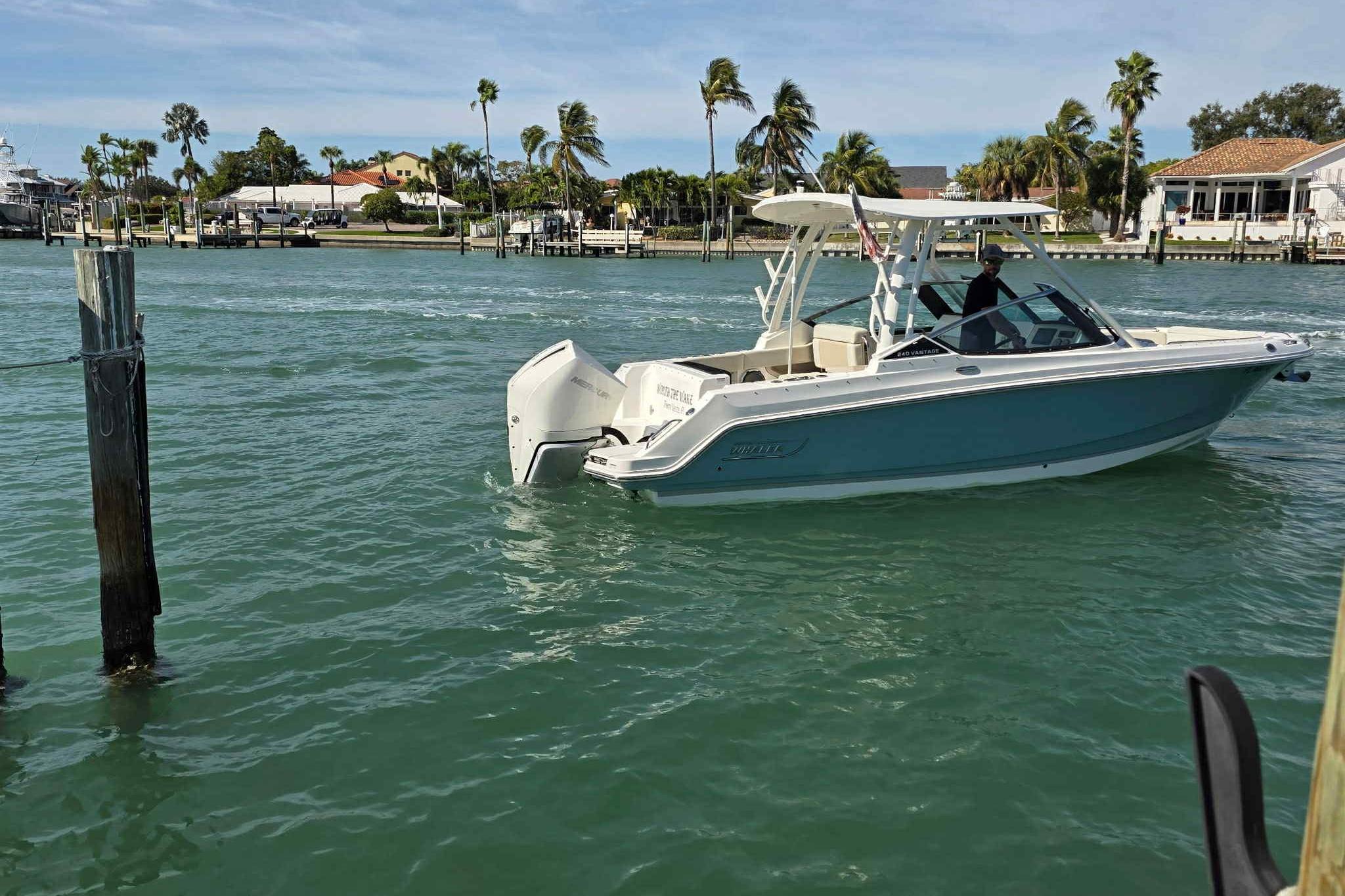 2021 Boston Whaler 240 vantage