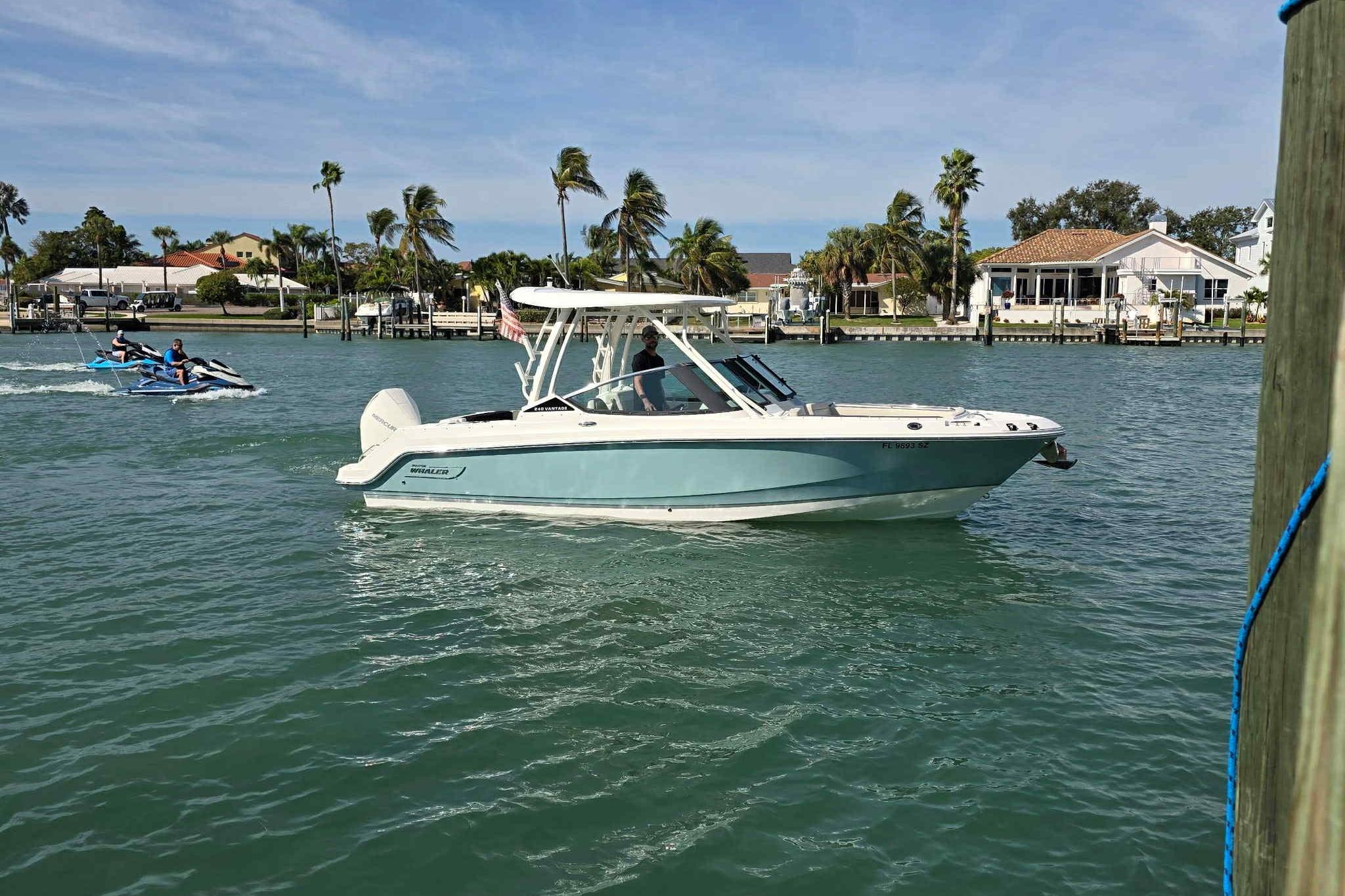 2021 Boston Whaler 240 vantage