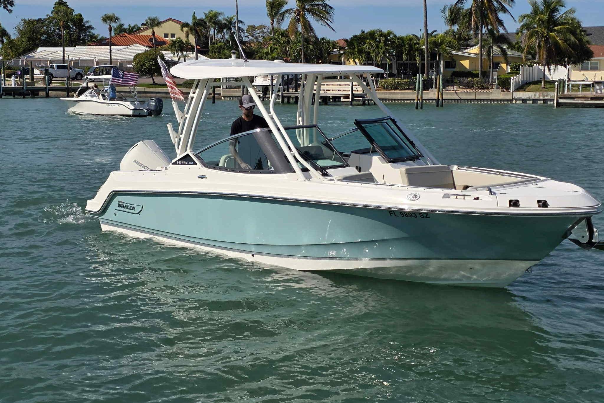 2021 Boston Whaler 240 vantage
