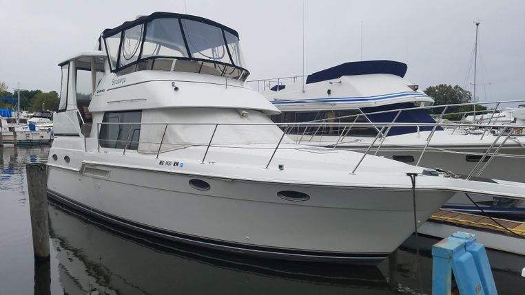 1999 Carver 356 Aft Cabin Motor Yacht Benton Harbor Michigan