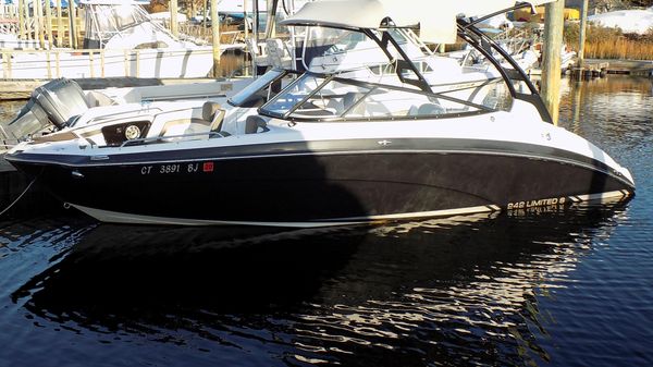 Yamaha Boats 242 Limited SE Series 