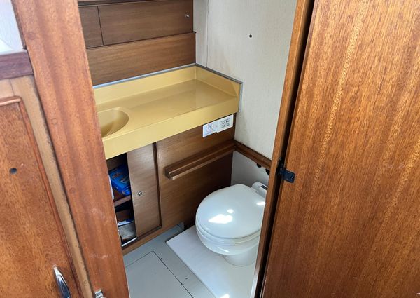 Chris-Craft 35 COMMANDER image