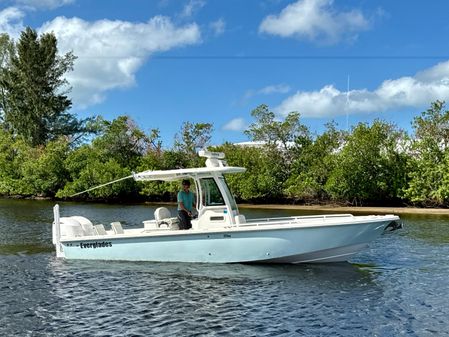 Everglades 273 Center Console image