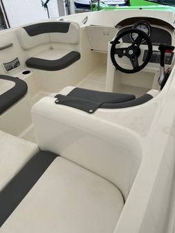 Bayliner E5-OPEN-BOAT-DAY-CRUISER image