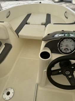 Bayliner E5-OPEN-BOAT-DAY-CRUISER image