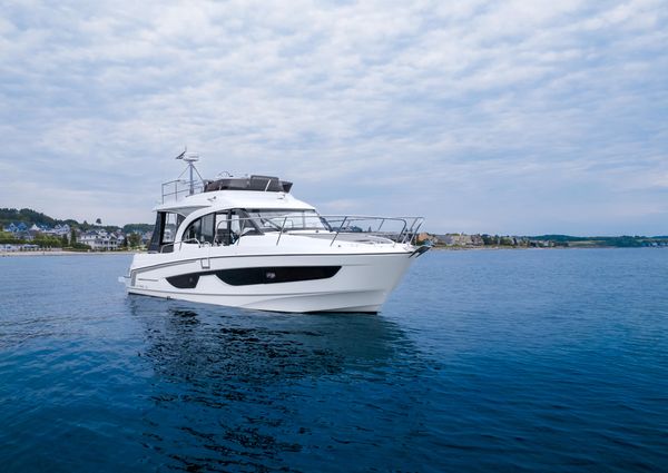 Beneteau Antares 11 OB FLY image