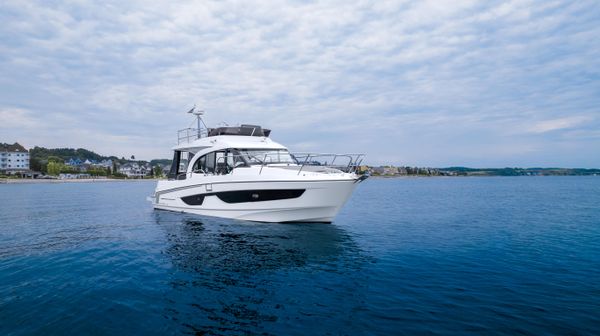 Beneteau Antares 11 OB FLY image