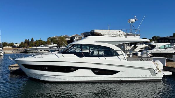 Beneteau Antares 11 OB FLY