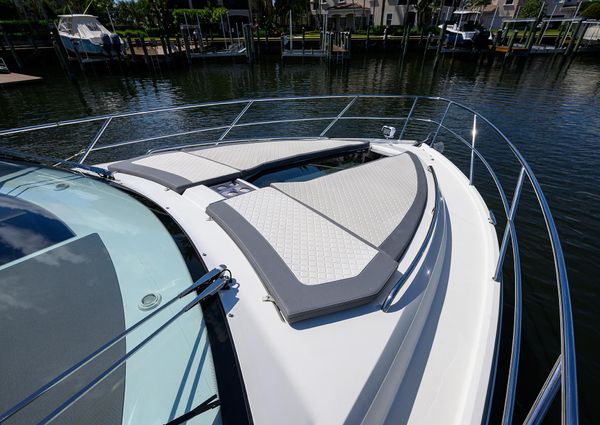 Galeon 425 HTS image