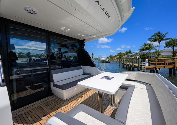 Galeon 425 HTS image