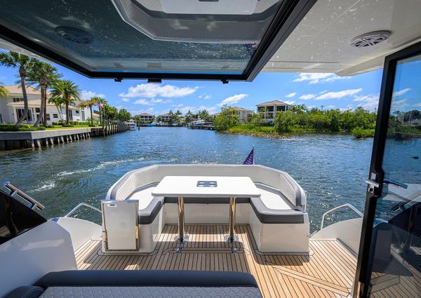 Galeon 425 HTS image