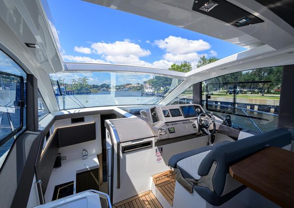 Galeon 425 HTS image