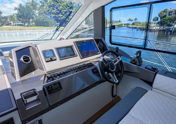 Galeon 425 HTS image