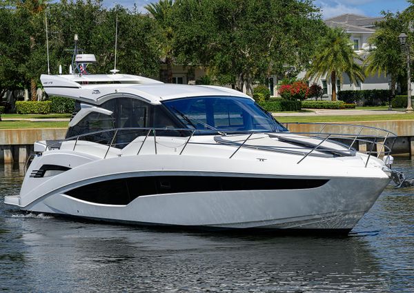 Galeon 425 HTS image