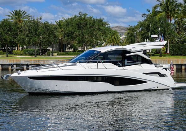 Galeon 425 HTS image