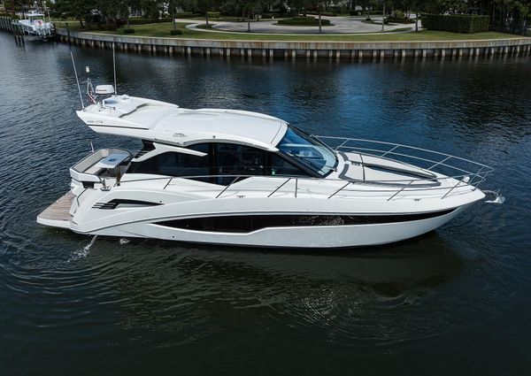 Galeon 425 HTS image