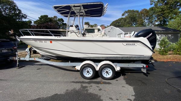 Boston Whaler 210 Outrage 