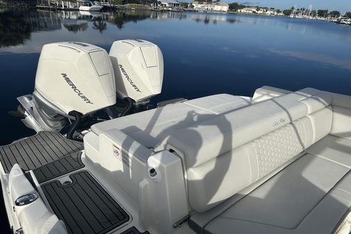 Sea Ray 290 SDX OB image