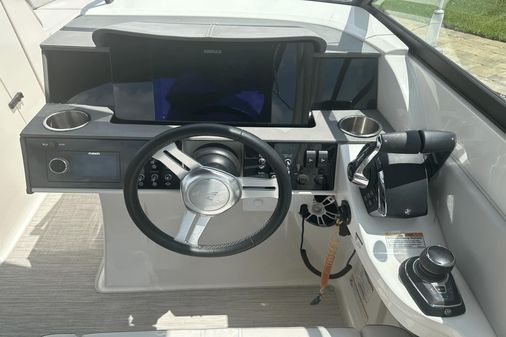 Sea Ray 290 SDX OB image