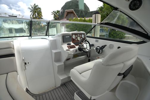 Rinker 320 Express Cruiser image