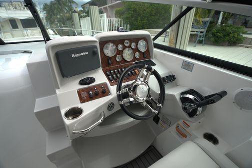 Rinker 320 Express Cruiser image