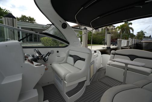 Rinker 320 Express Cruiser image