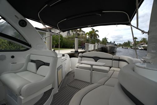 Rinker 320 Express Cruiser image