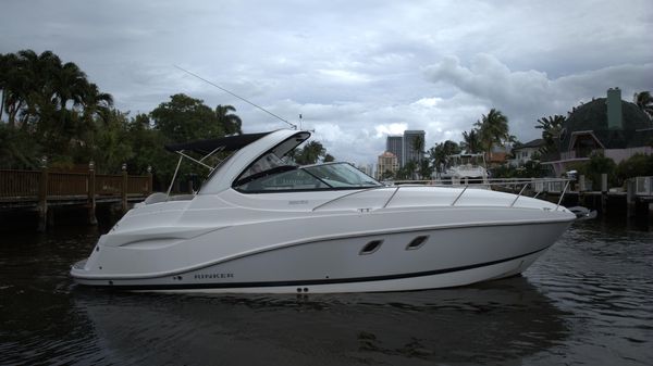 Rinker 320 Express Cruiser 