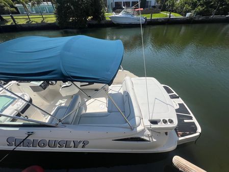 Sea Ray 240 Sundeck image