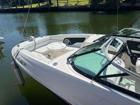 Sea Ray 240 Sundeck image