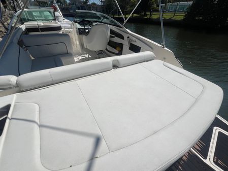 Sea Ray 240 Sundeck image