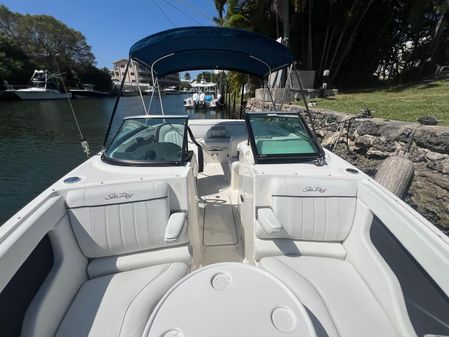 Sea Ray 240 Sundeck image