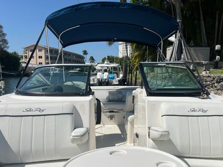 Sea Ray 240 Sundeck image