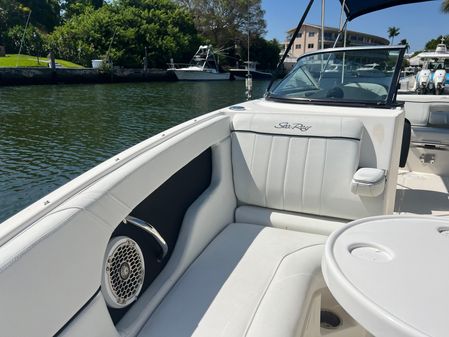 Sea Ray 240 Sundeck image