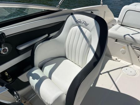 Sea Ray 240 Sundeck image