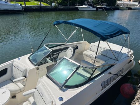 Sea Ray 240 Sundeck image