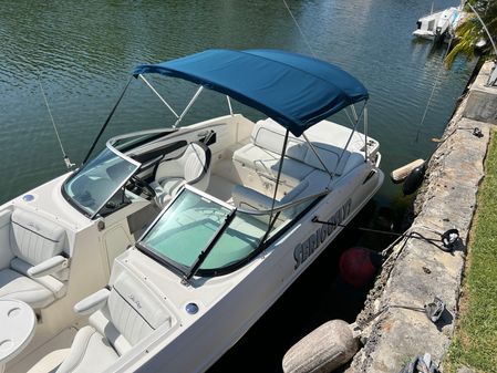 Sea Ray 240 Sundeck image