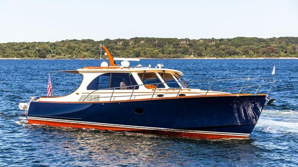 Hinckley Talaria 43