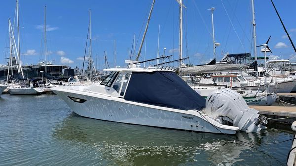 Pursuit S 378 Sport