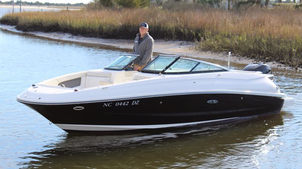 Sea Ray 240 Sundeck Outboard 