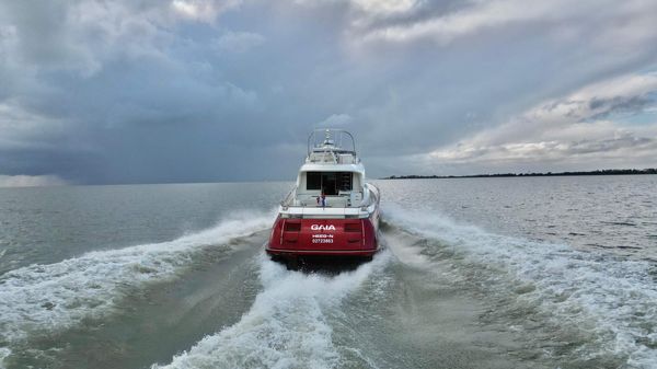 Mochi Craft Dolphin 64 Flybridge