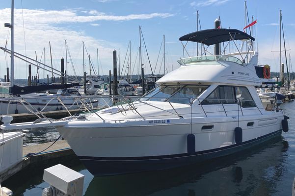 Bayliner 3388 Command Bridge Motoryacht - main image