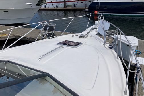 Bayliner 3388 Command Bridge Motoryacht image