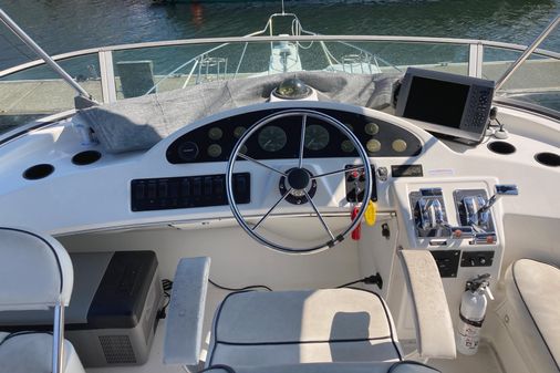 Bayliner 3388 Command Bridge Motoryacht image